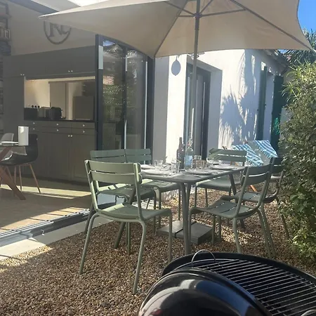 Holiday home Architect-designed House Close To Beaches And Shops *