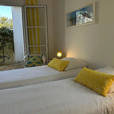Holiday home Architect-designed House Close To Beaches And Shops *
