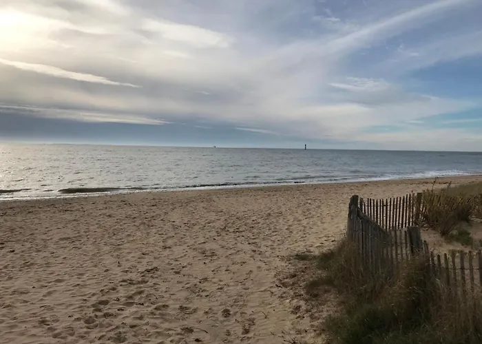 Holiday home Architect-designed House Close To Beaches And Shops *