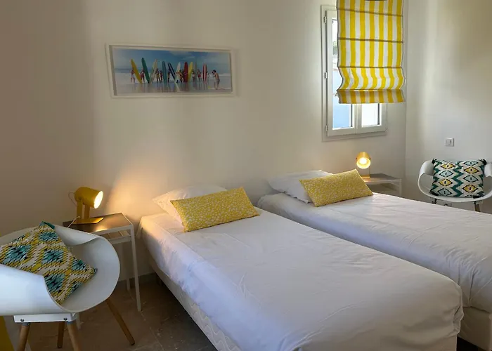 Holiday home Architect-designed House Close To Beaches And Shops *