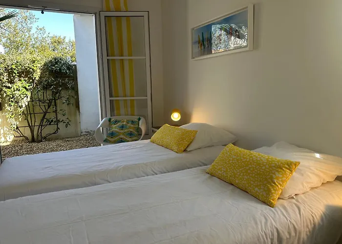 Holiday home Architect-designed House Close To Beaches And Shops *